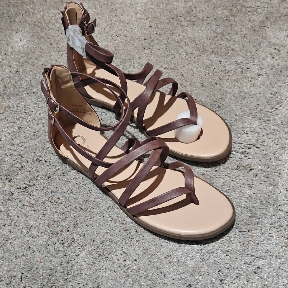 NEW Journee Collection Elegant Brown Strappy Sandals Size 9